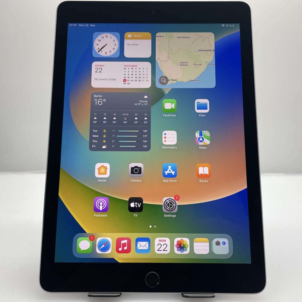 Apple iPad Pro 9.7"  1st Gen 128GB (Wi-Fi Only) Space Grey