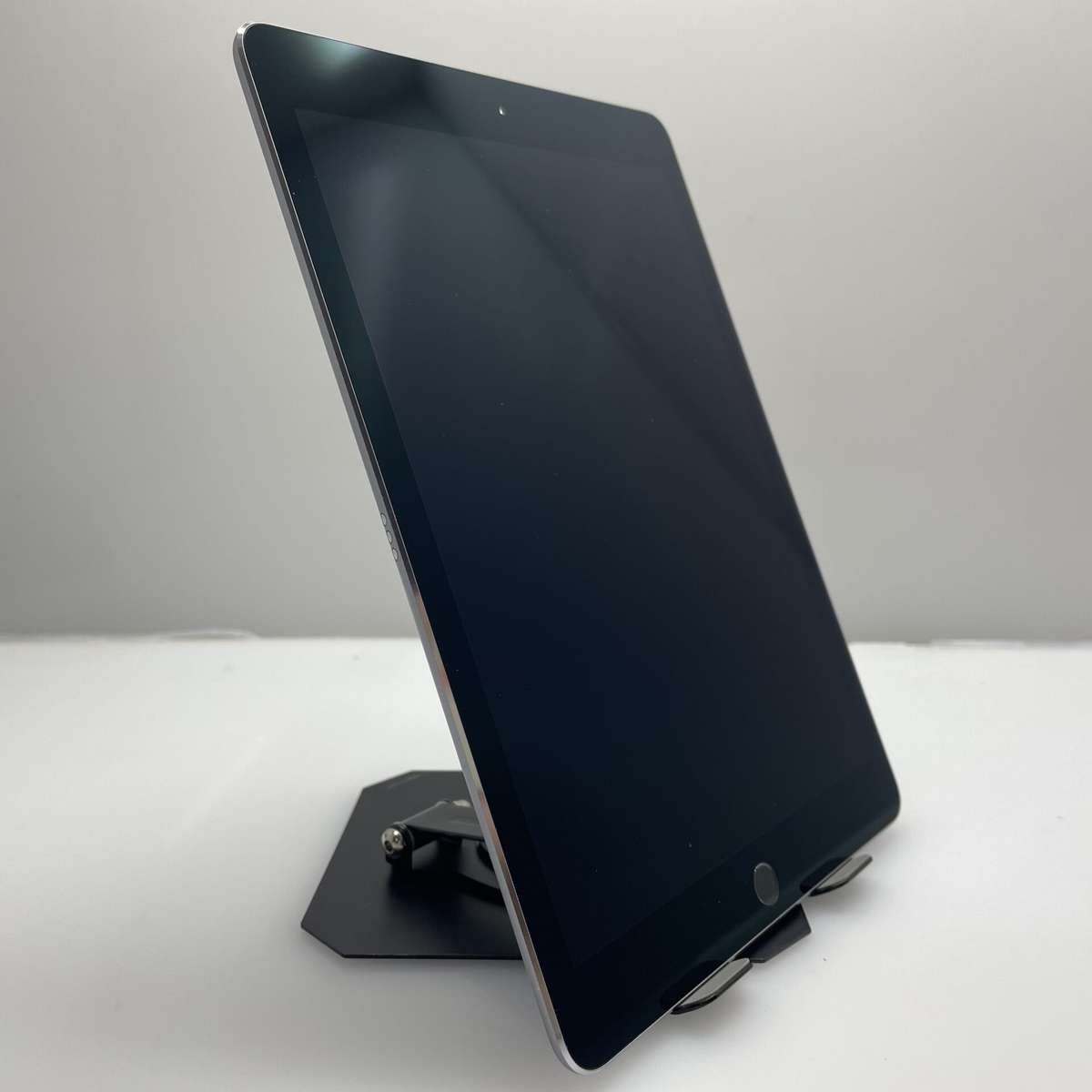 Apple iPad Pro 9.7"  1st Gen 128GB (Wi-Fi Only) Space Grey