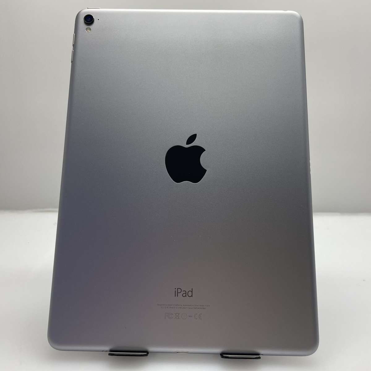 Apple iPad Pro 9.7"  1st Gen 128GB (Wi-Fi Only) Space Grey