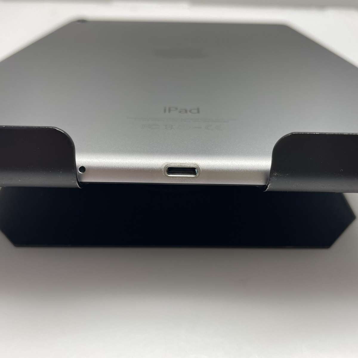 Apple iPad Pro 9.7"  1st Gen 128GB (Wi-Fi Only) Space Grey