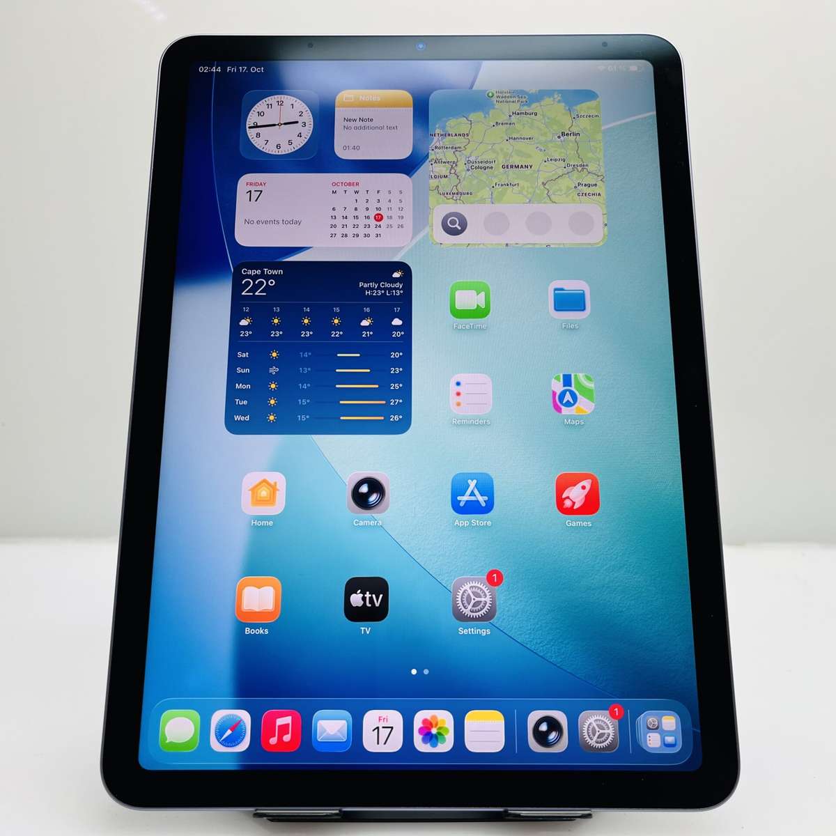 Apple iPad Air M1 5th Gen (WiFi Only) 64GB Space Grey - Bright Spots - (Grade B)