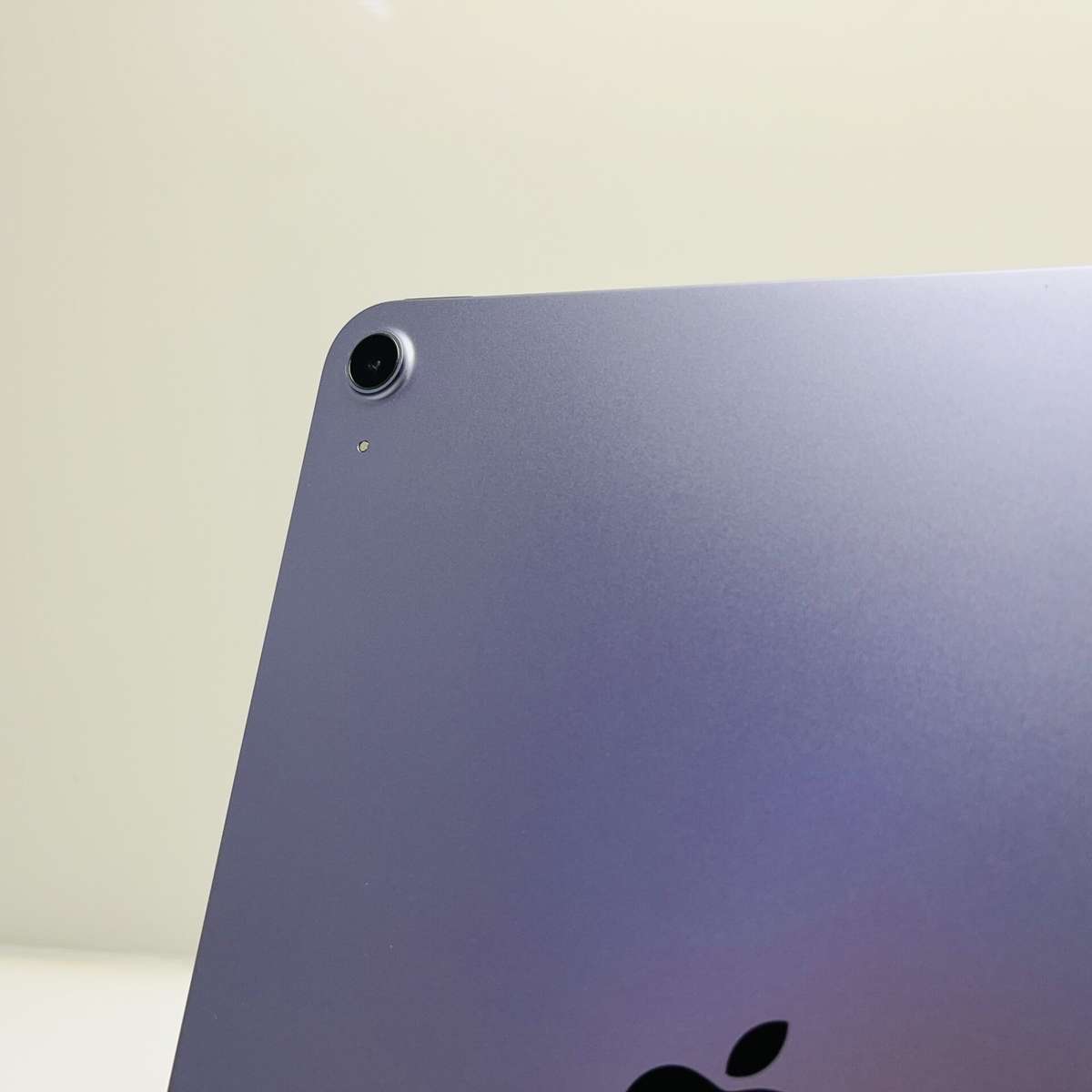 Apple iPad Air M1 5th Gen (WiFi Only) 64GB Space Grey - Bright Spots - (Grade B)