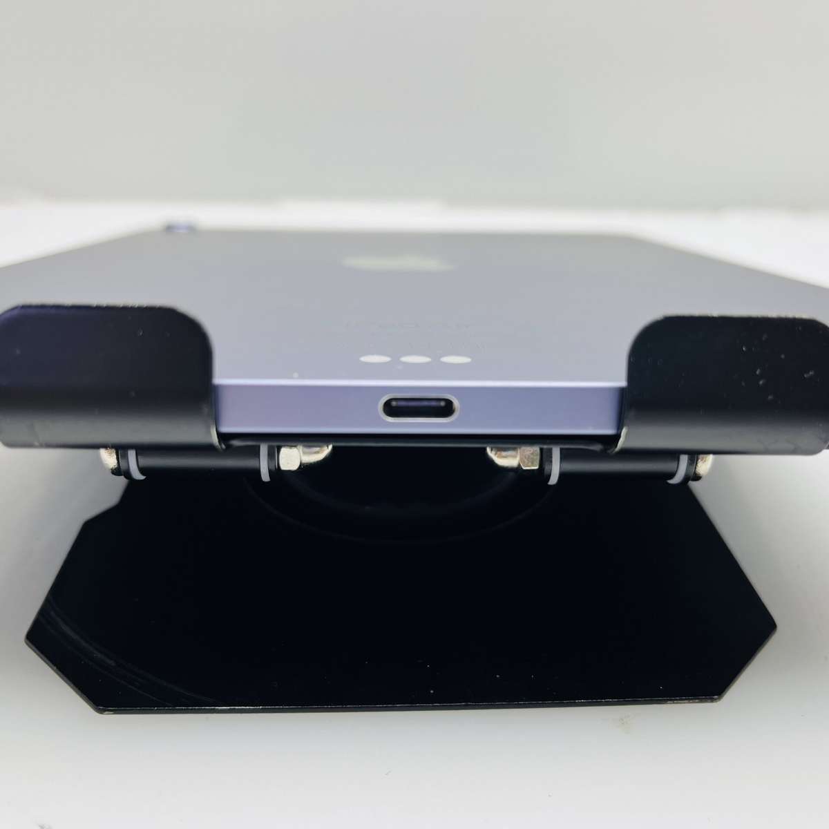 Apple iPad Air M1 5th Gen (WiFi Only) 64GB Space Grey - Bright Spots - (Grade B)