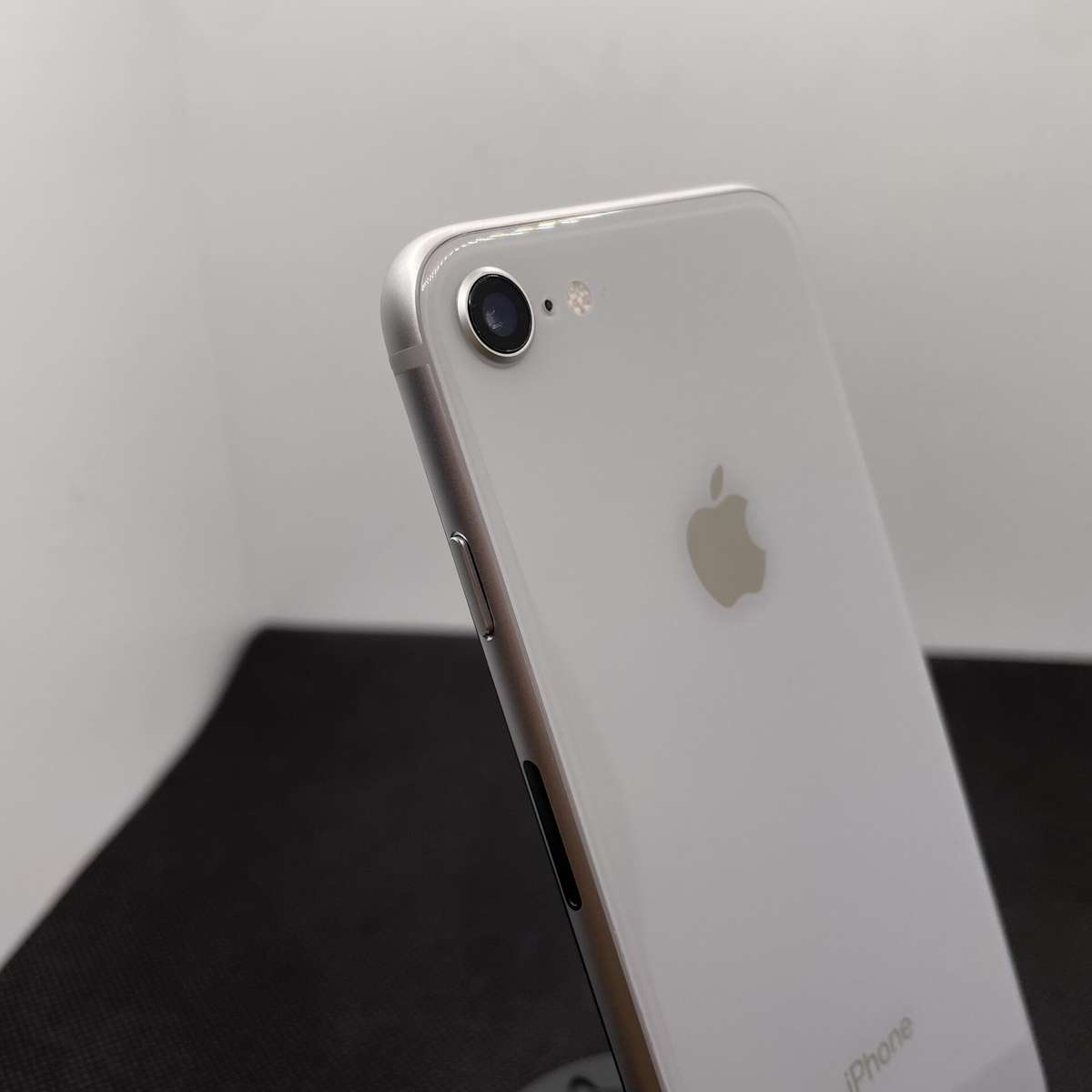 Apple iPhone 8 64GB Silver - (Grade B)