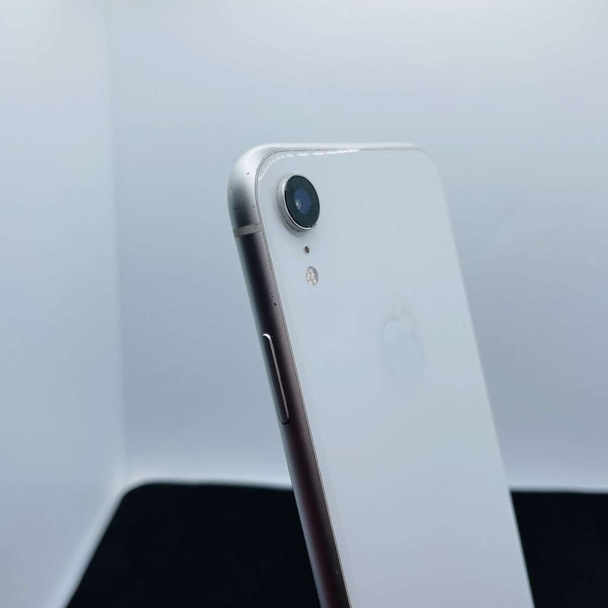 Apple iPhone XR 64GB White (3 Month Warranty) - Minor Bright Spots