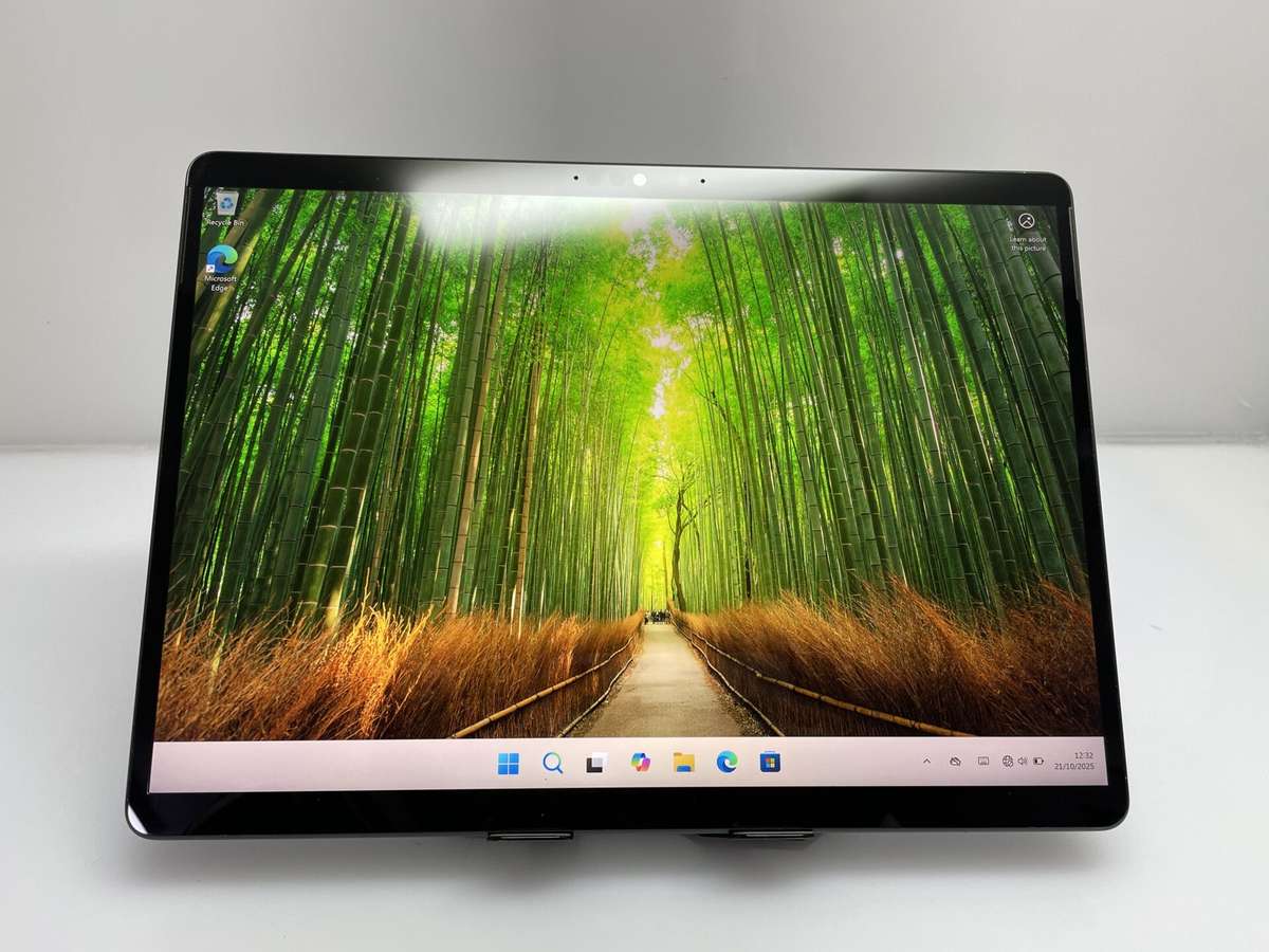 Microsoft Surface Pro 8 11th Gen "Core" i7 3.00GHz 16GB RAM 512GB SSD Graphite (Grade B) - Minor ...