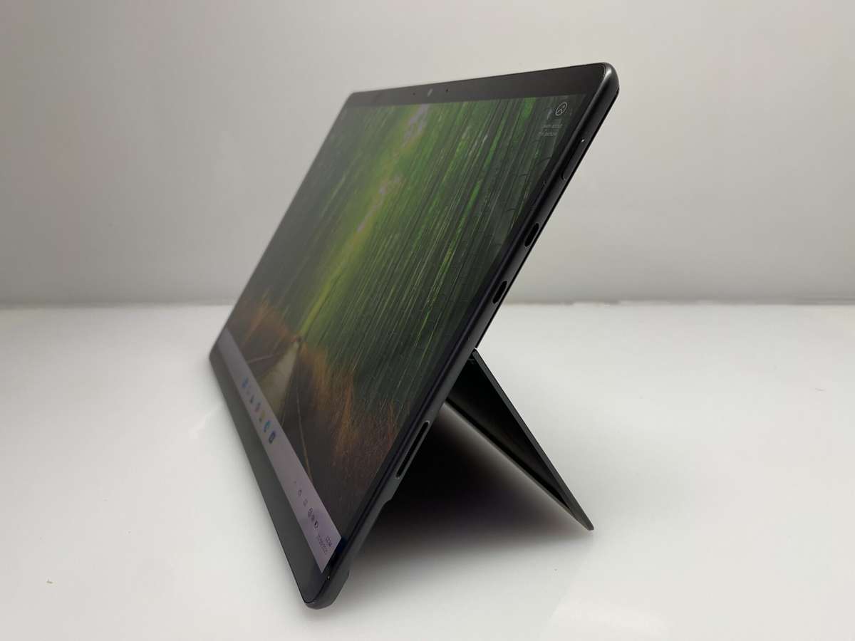 Microsoft Surface Pro 8 11th Gen "Core" i7 3.00GHz 16GB RAM 512GB SSD Graphite (Grade B) - Minor ...