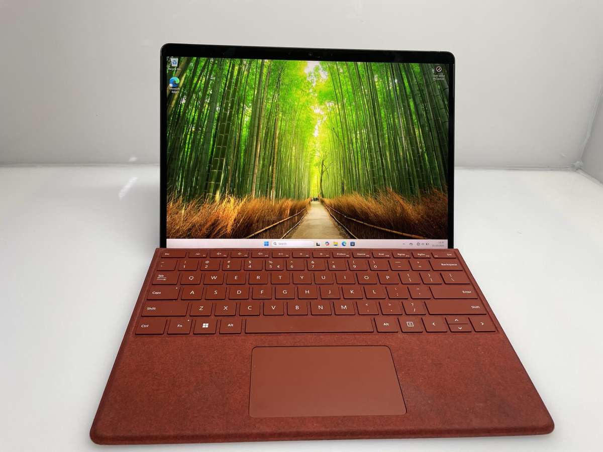 Microsoft Surface Pro 8 11th Gen "Core" i7 3.00GHz 16GB RAM 512GB SSD Graphite (Grade B) - Minor ...