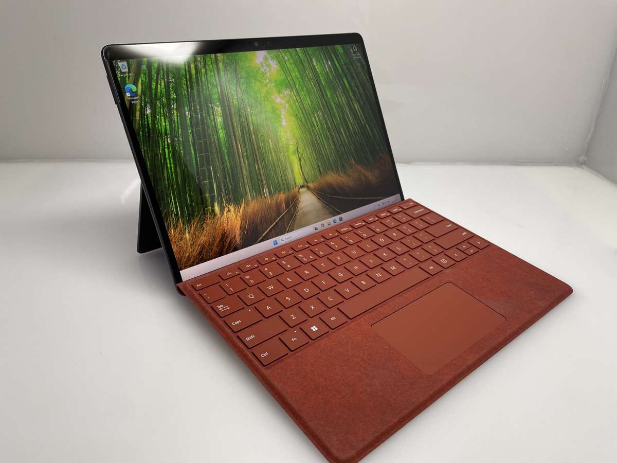 Microsoft Surface Pro 8 11th Gen "Core" i7 3.00GHz 16GB RAM 512GB SSD Graphite (Grade B) - Minor ...