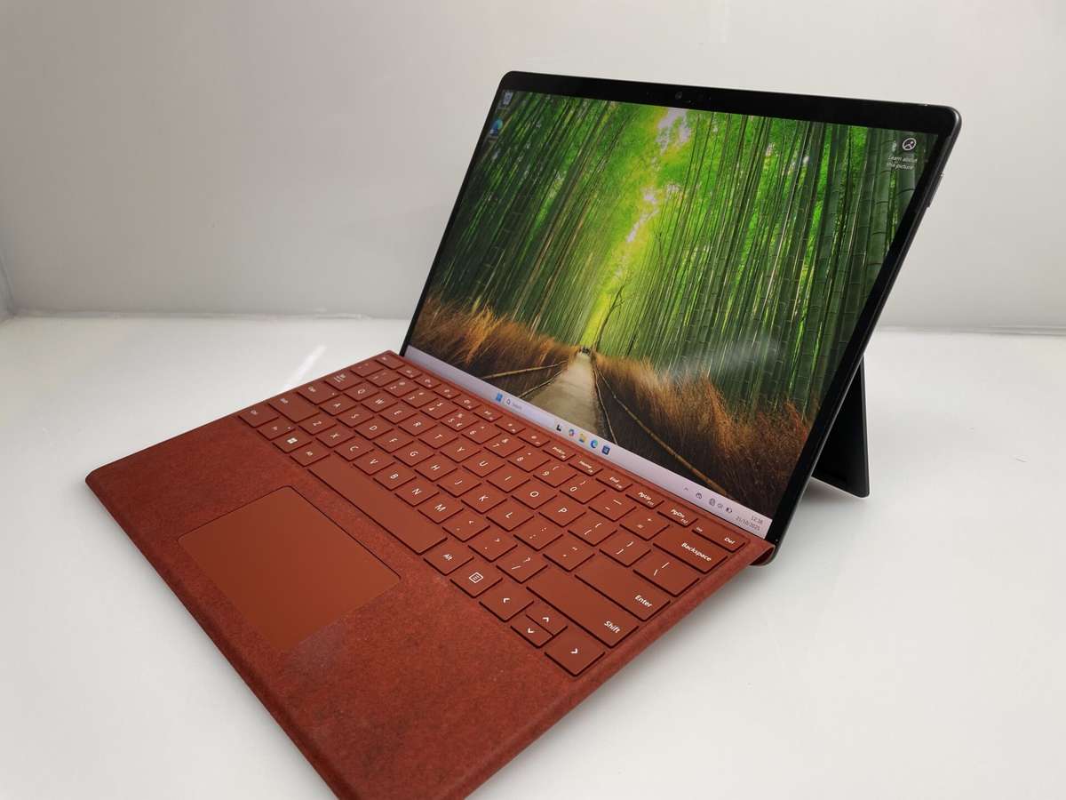 Microsoft Surface Pro 8 11th Gen "Core" i7 3.00GHz 16GB RAM 512GB SSD Graphite (Grade B) - Minor ...