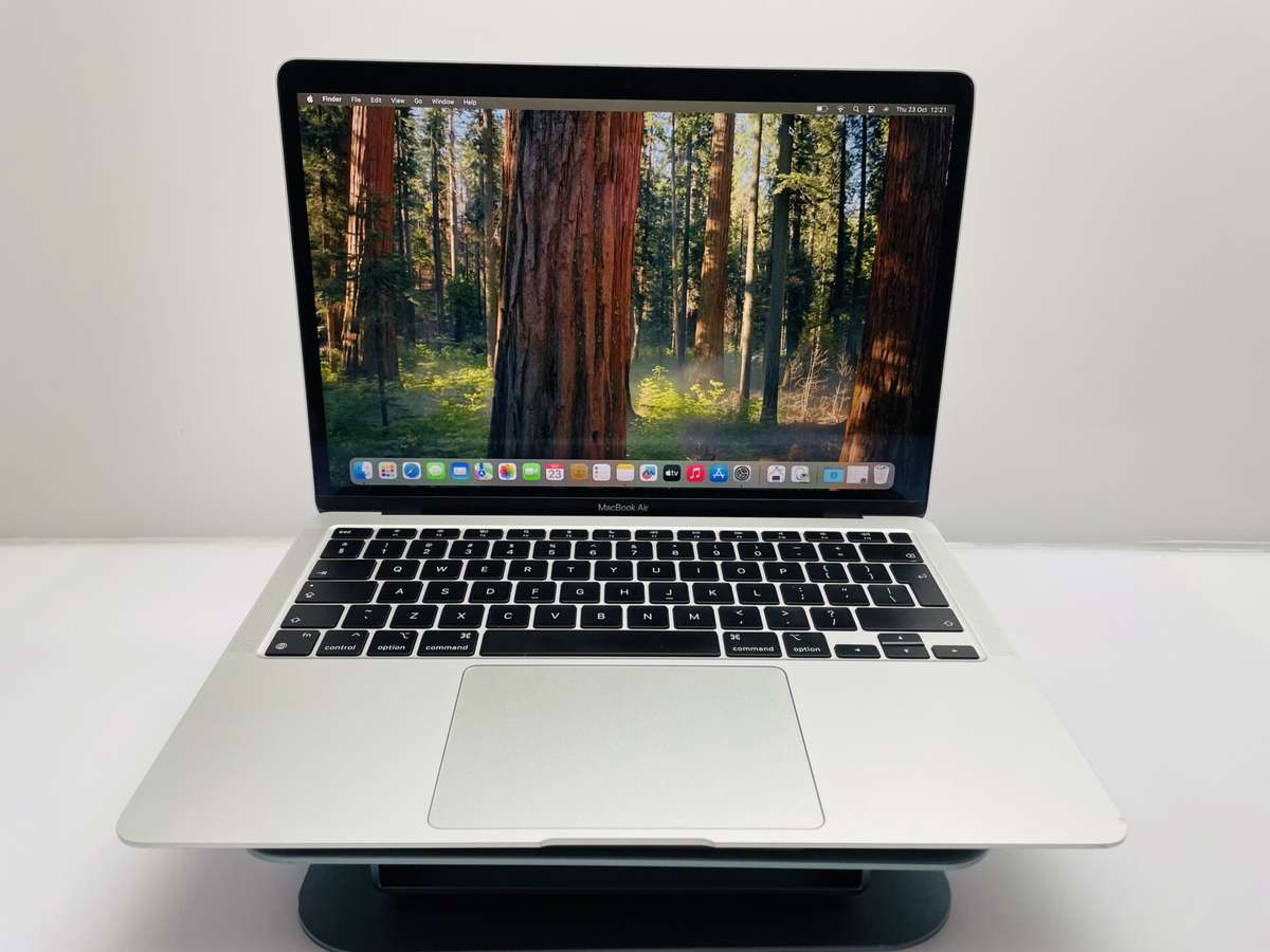 Apple MacBook Air M1 13-Inch 8 CPU/7 GPU (2020) 8GB RAM 256GB SSD Silver - (Grade B)