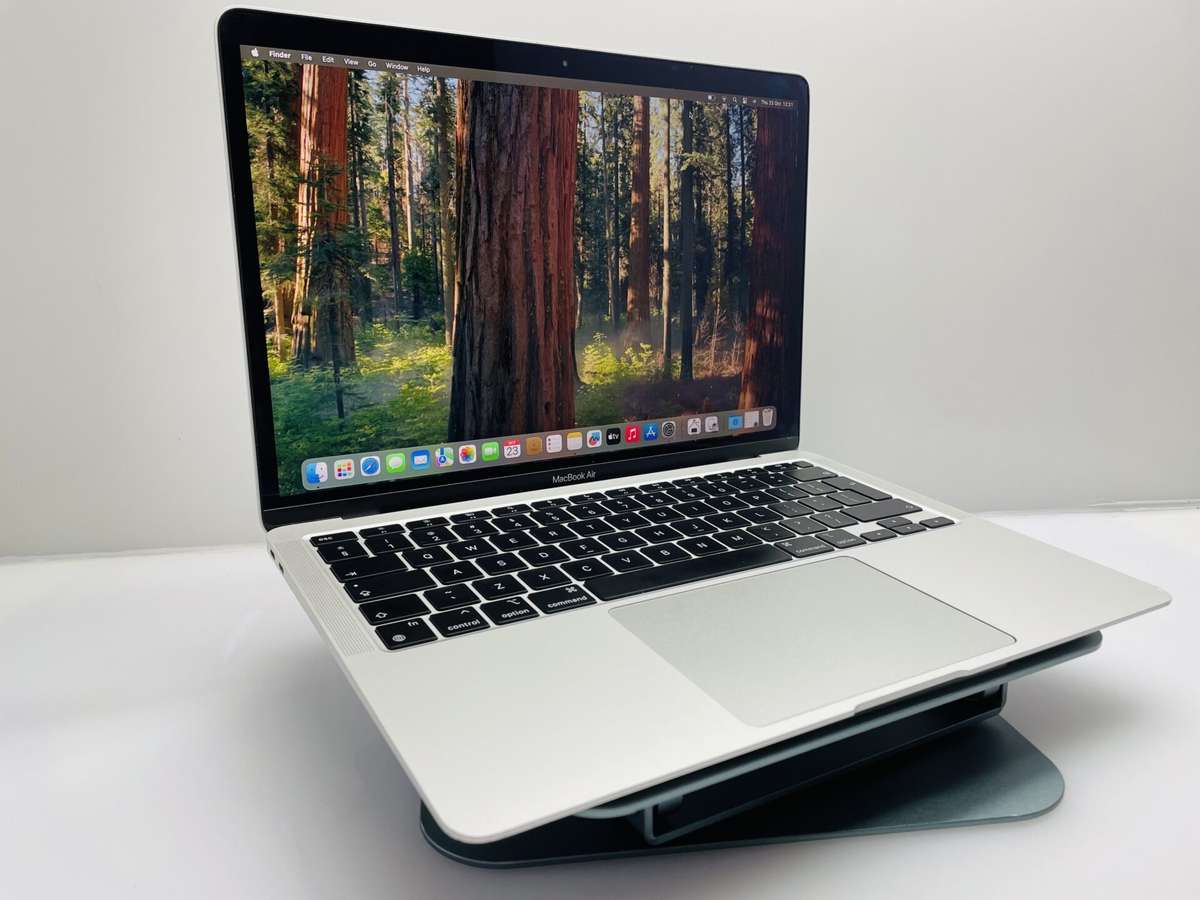 Apple MacBook Air M1 13-Inch 8 CPU/7 GPU (2020) 8GB RAM 256GB SSD Silver - (Grade B)