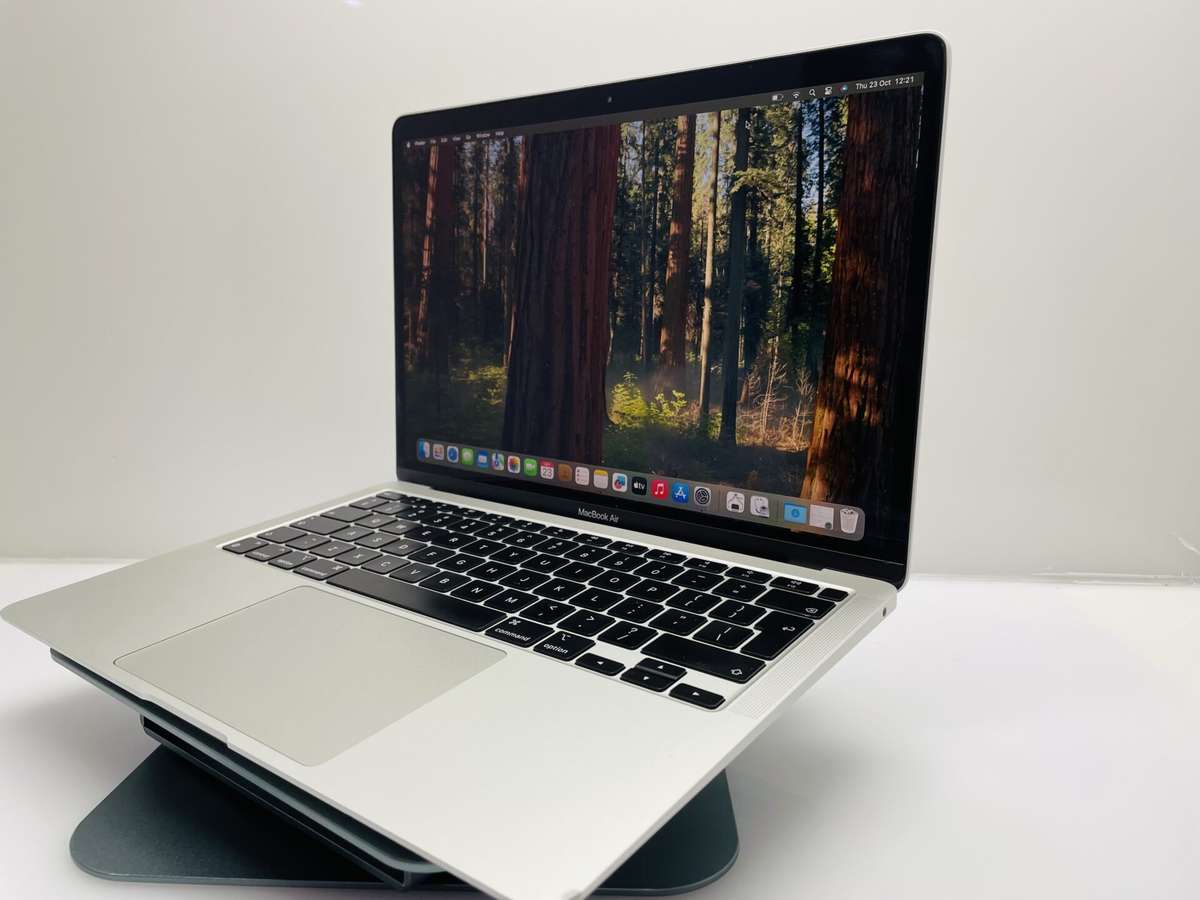 Apple MacBook Air M1 13-Inch 8 CPU/7 GPU (2020) 8GB RAM 256GB SSD Silver - (Grade B)