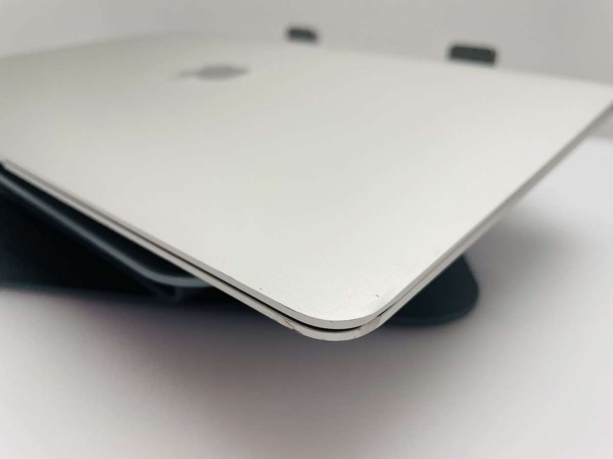 Apple MacBook Air M1 13-Inch 8 CPU/7 GPU (2020) 8GB RAM 256GB SSD Silver - (Grade B)