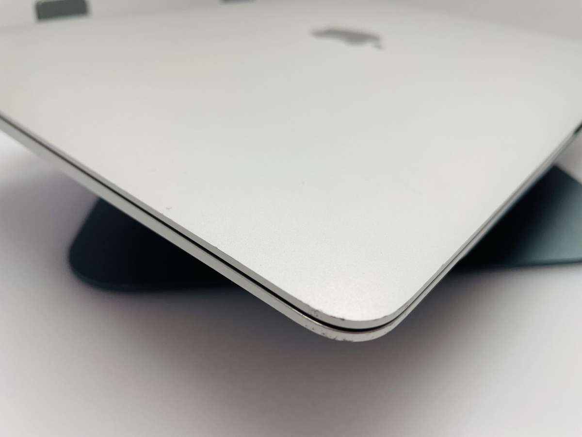 Apple MacBook Air M1 13-Inch 8 CPU/7 GPU (2020) 8GB RAM 256GB SSD Silver - (Grade B)