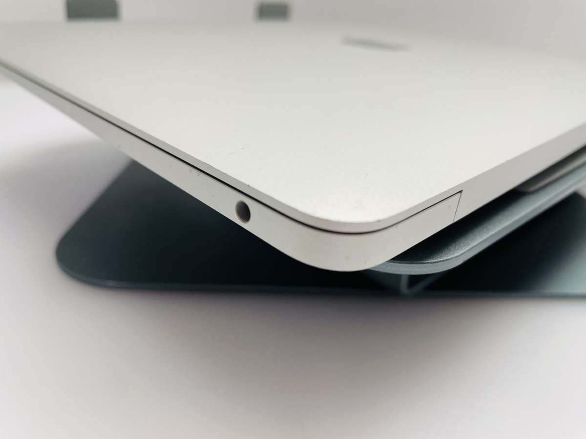 Apple MacBook Air M1 13-Inch 8 CPU/7 GPU (2020) 8GB RAM 256GB SSD Silver - (Grade B)