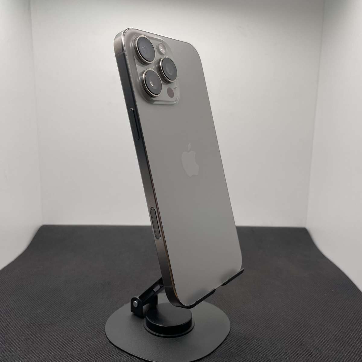 Apple iPhone 16 Pro Max 256GB Natural Titanium - (Grade B)