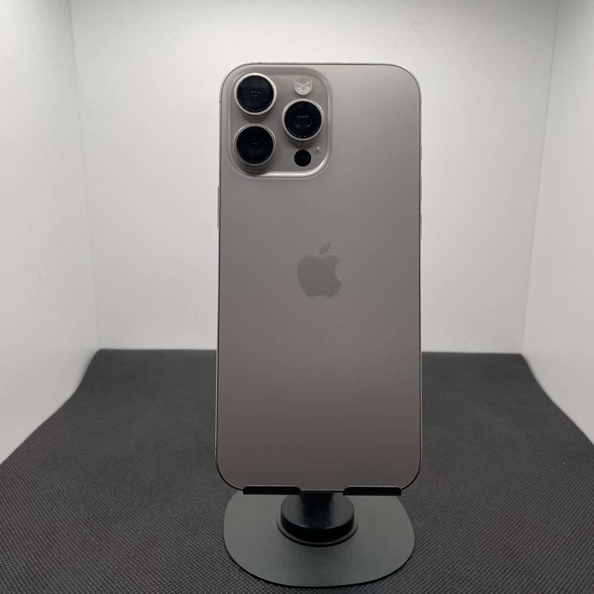 Apple iPhone 16 Pro Max 256GB Natural Titanium - (Grade B)