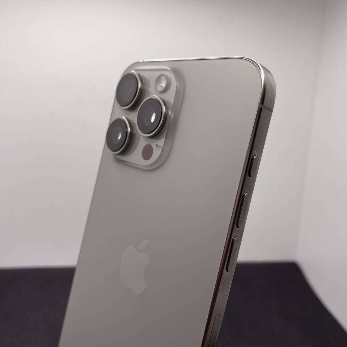 Apple iPhone 16 Pro Max 256GB Natural Titanium - (Grade B)