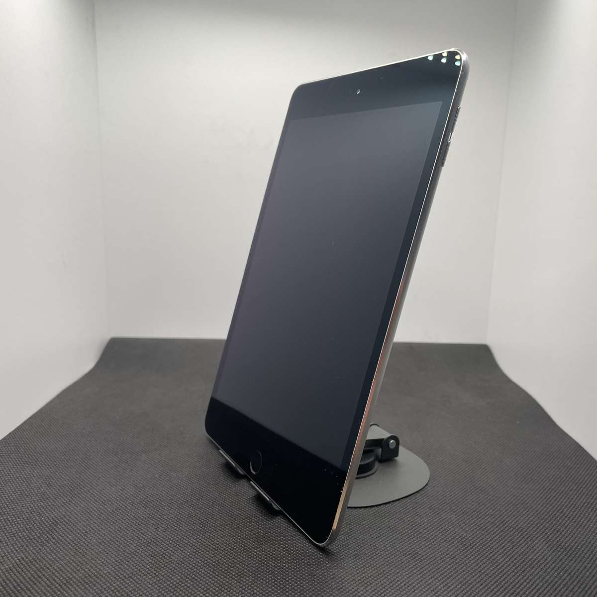 Apple iPad Mini 4 (WiFi Only) 128GB Silver - (Grade B) - No Touch ID