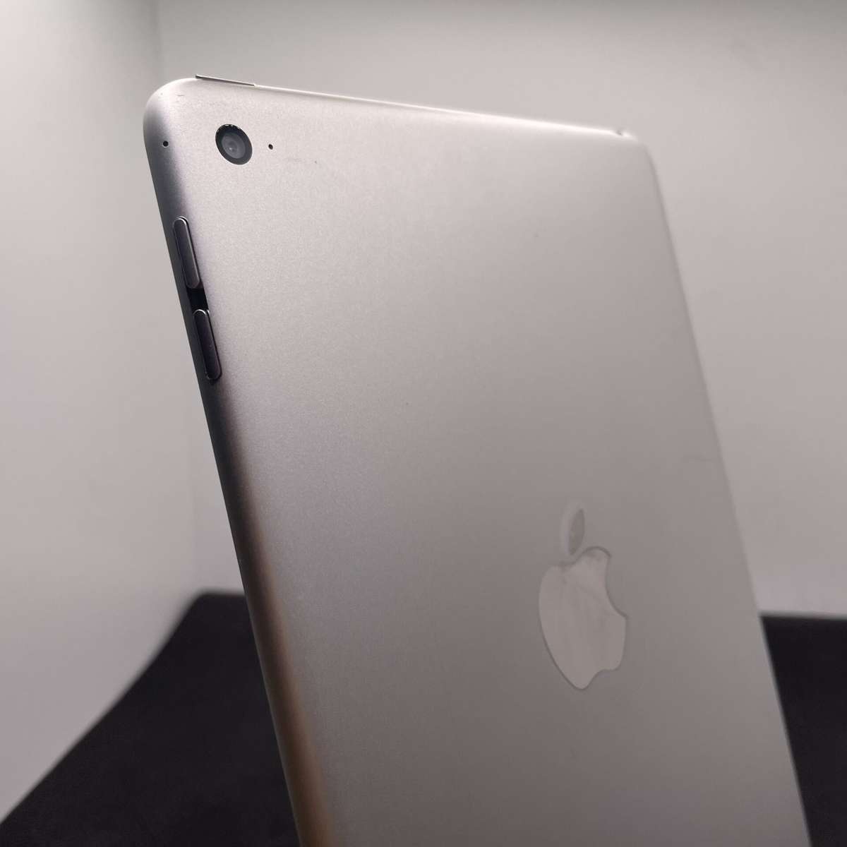 Apple iPad Mini 4 (WiFi Only) 128GB Silver - (Grade B) - No Touch ID