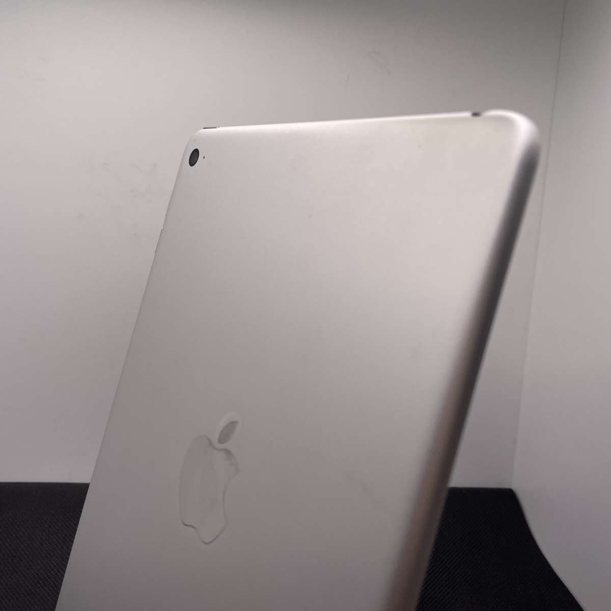 Apple iPad Mini 4 (WiFi Only) 128GB Silver - (Grade B) - No Touch ID