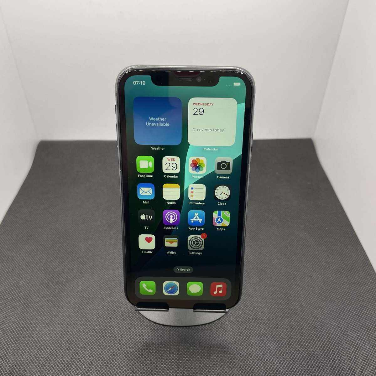 Apple iPhone 11 128GB Black (6 Month Warranty) - Chipped Camera