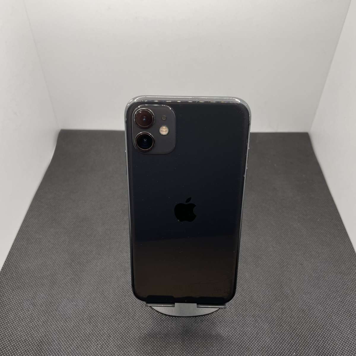 Apple iPhone 11 128GB Black (6 Month Warranty) - Chipped Camera