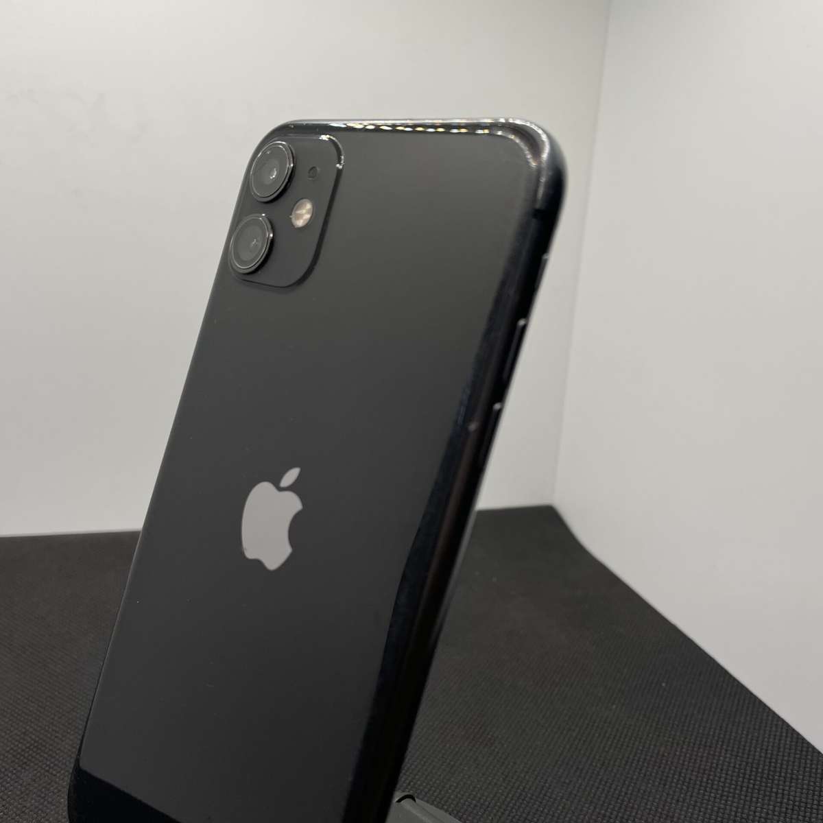 Apple iPhone 11 128GB Black (6 Month Warranty) - Chipped Camera