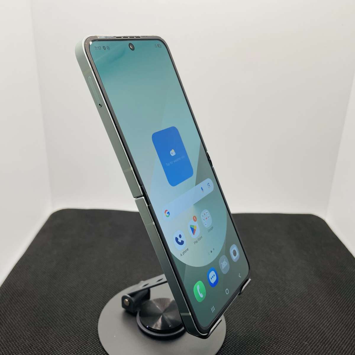 Samsung Galaxy Z Flip 6 256GB Mint  (Grade B)