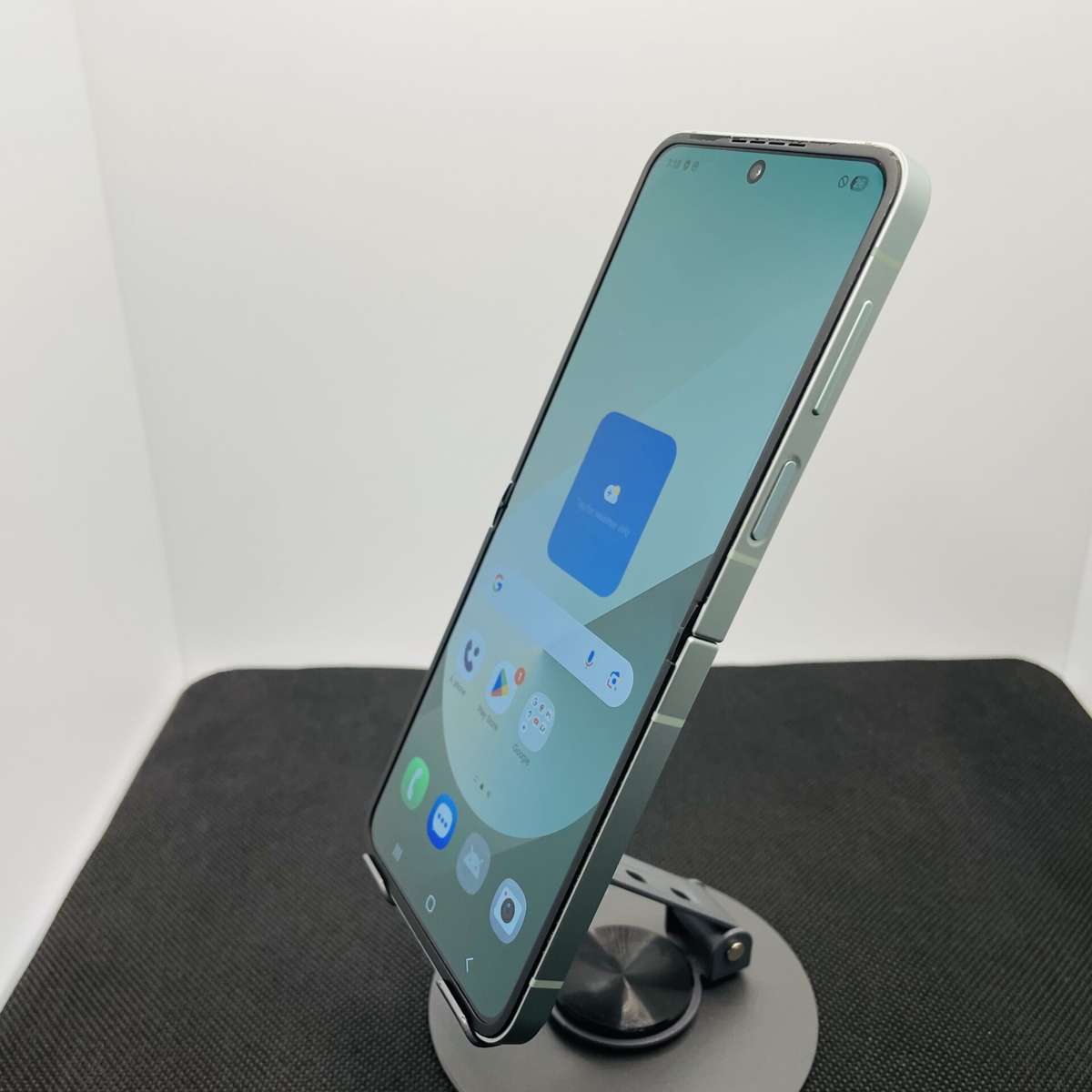 Samsung Galaxy Z Flip 6 256GB Mint  (Grade B)