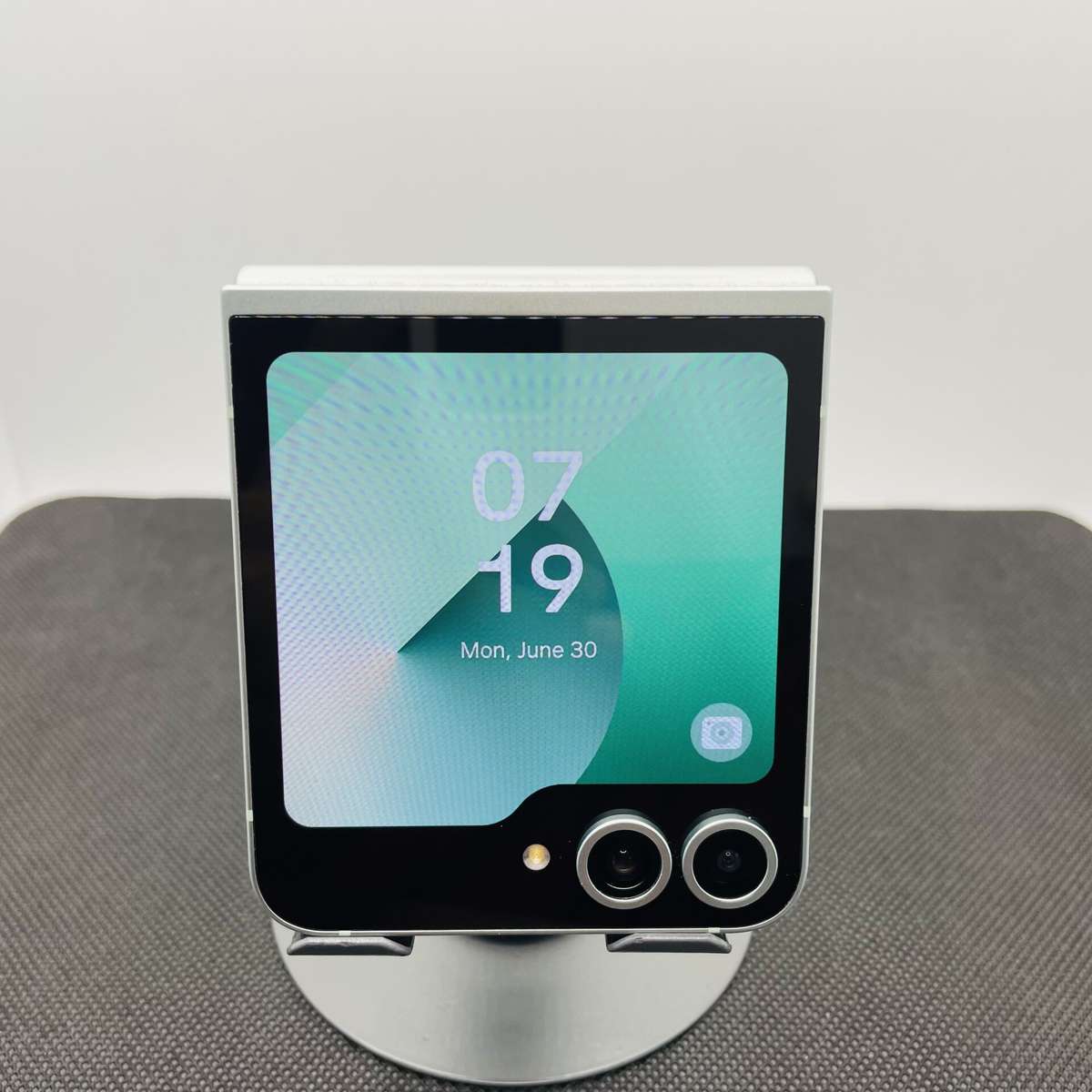 Samsung Galaxy Z Flip 6 256GB Mint  (Grade B)