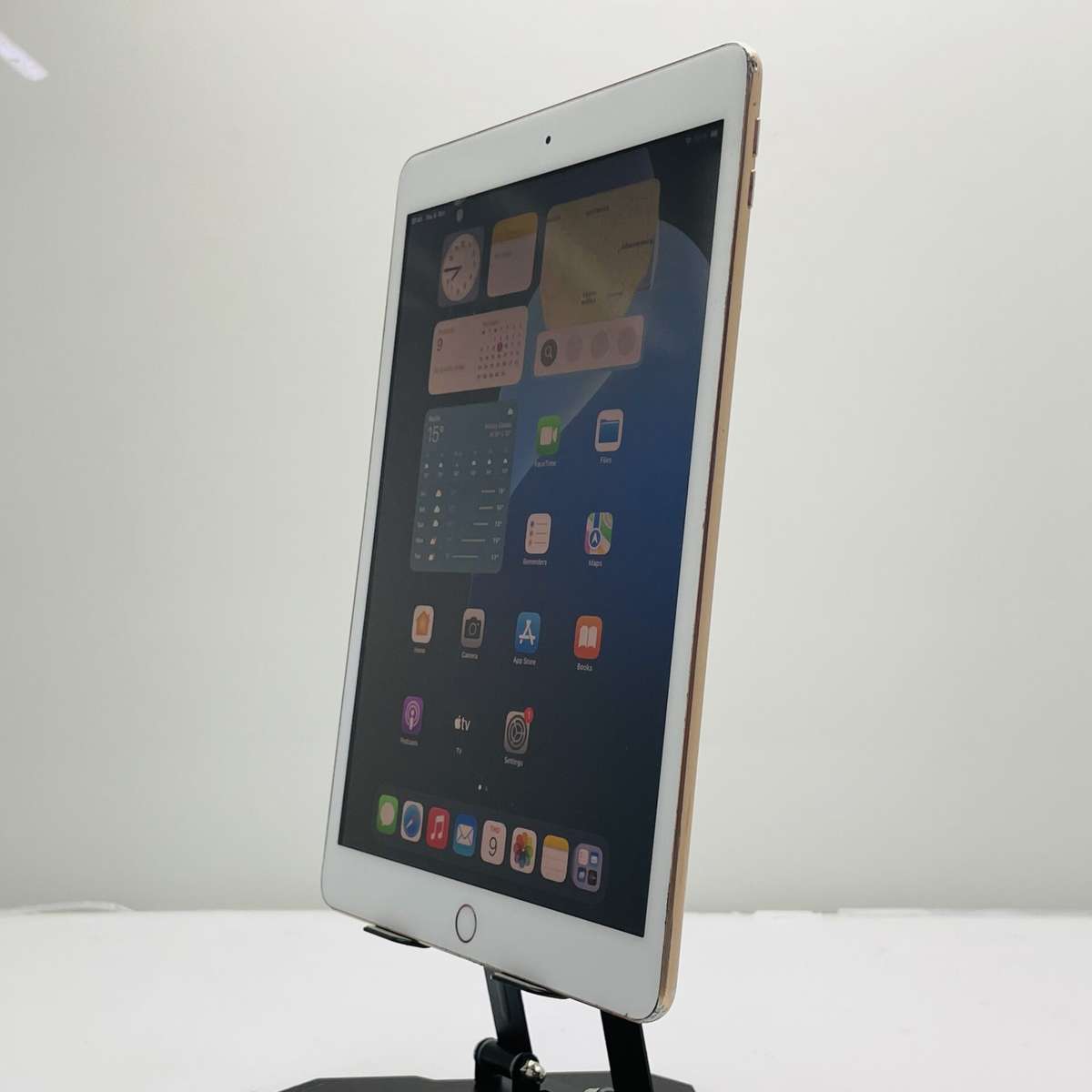 Apple iPad 10.2 7th Gen 32GB (Wifi Only) Gold  No Touch ID | Blurry Front Camera | Minor Sc...