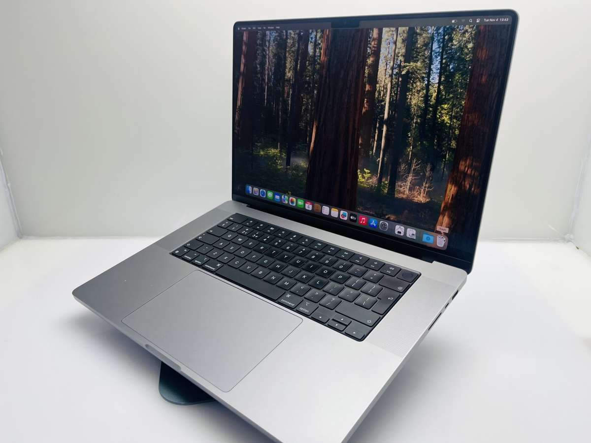 Apple Macbook Pro M1 Pro 16-Inch 10 CPU/16 GPU (2021) 16GB RAM 1TB SSD Silver - (Grade B)