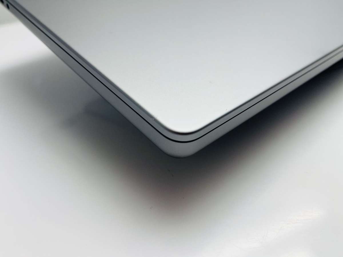 Apple Macbook Pro M1 Pro 16-Inch 10 CPU/16 GPU (2021) 16GB RAM 1TB SSD Silver - (Grade B)