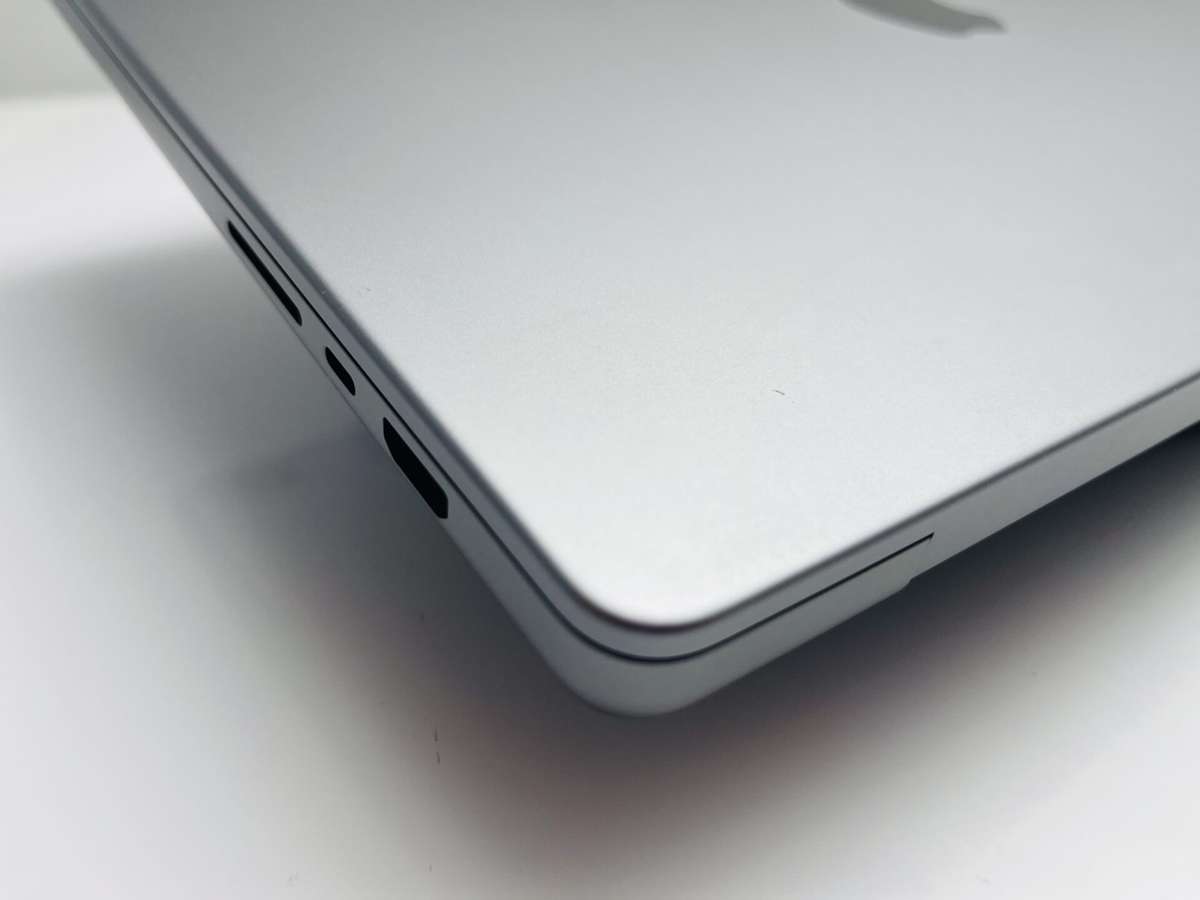 Apple Macbook Pro M1 Pro 16-Inch 10 CPU/16 GPU (2021) 16GB RAM 1TB SSD Silver - (Grade B)