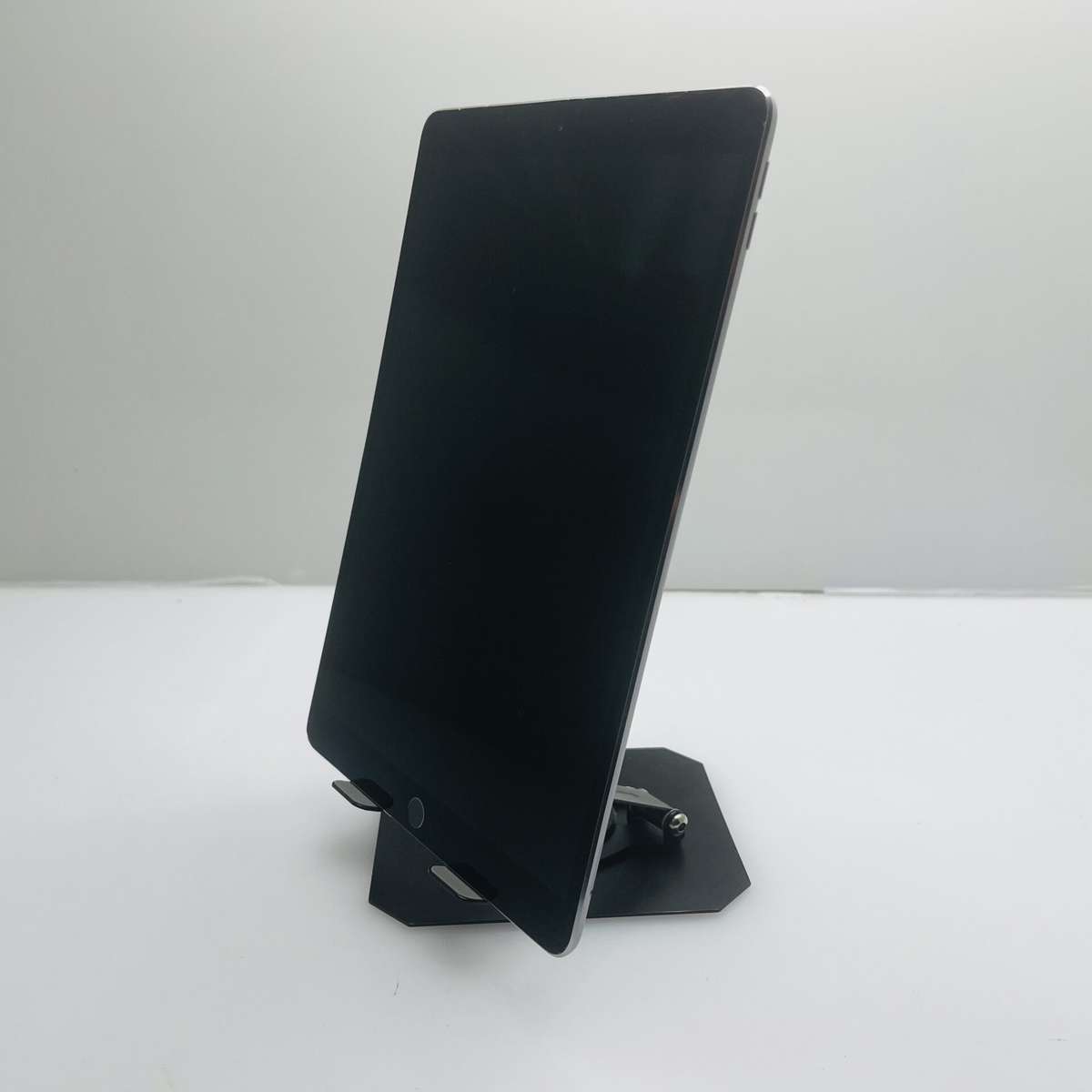 Apple iPad Pro 10.5 " (WiFi/Cell) 64GB Silver - (Grade B) - Bright Spot - No Touch ID