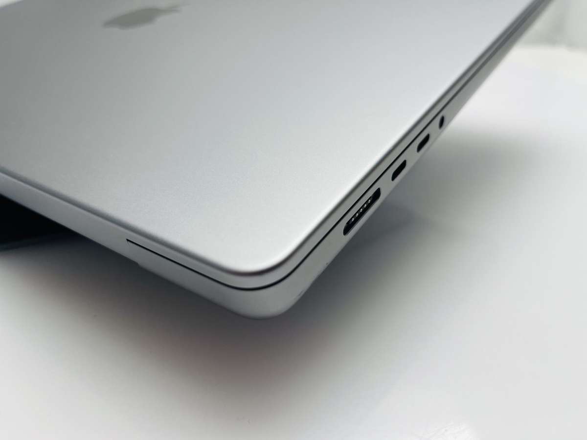 Apple Macbook Pro M1 Pro 16-Inch 10 CPU/16 GPU (2021) 16GB RAM 1TB SSD Silver - (Grade B)