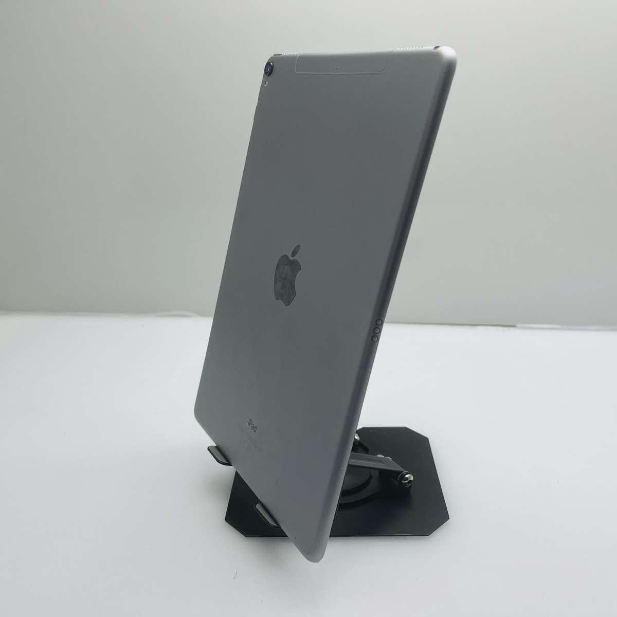 Apple iPad Pro 10.5 " (WiFi/Cell) 64GB Silver - (Grade B) - Bright Spot - No Touch ID