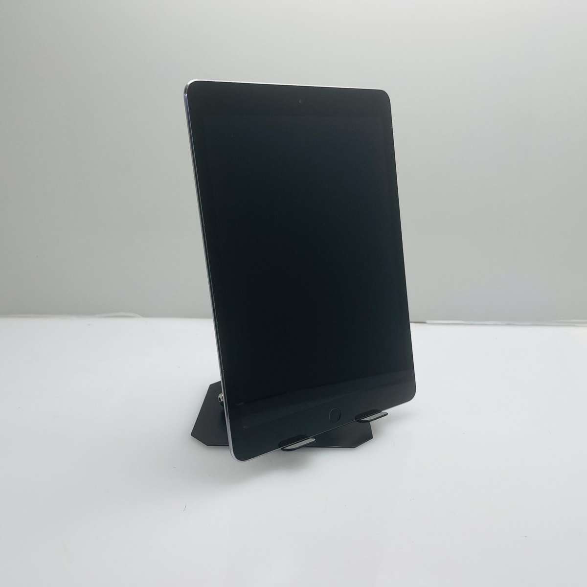 Apple iPad Pro 9.7" 1st Gen (WiFi/Cellular) 128GB Silver (Grade B) - Dim Back Light And No Touch ID