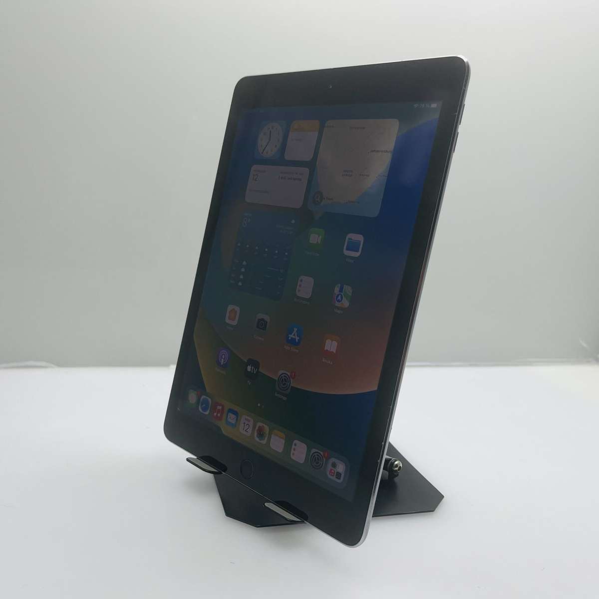 Apple iPad Pro 9.7" 1st Gen (WiFi/Cellular) 128GB Silver (Grade B) - Dim Back Light And No Touch ID