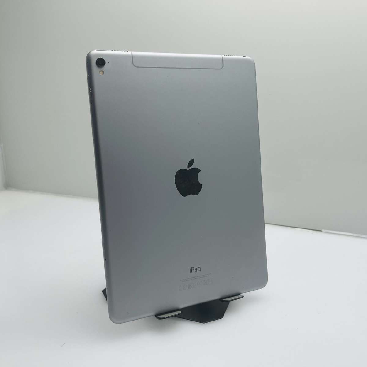 Apple iPad Pro 9.7" 1st Gen (WiFi/Cellular) 128GB Silver (Grade B) - Dim Back Light And No Touch ID