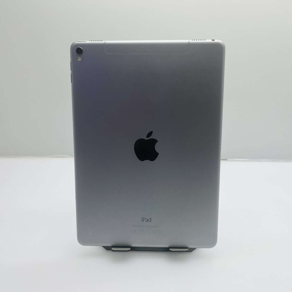 Apple iPad Pro 9.7" 1st Gen (WiFi/Cellular) 128GB Silver (Grade B) - Dim Back Light And No Touch ID
