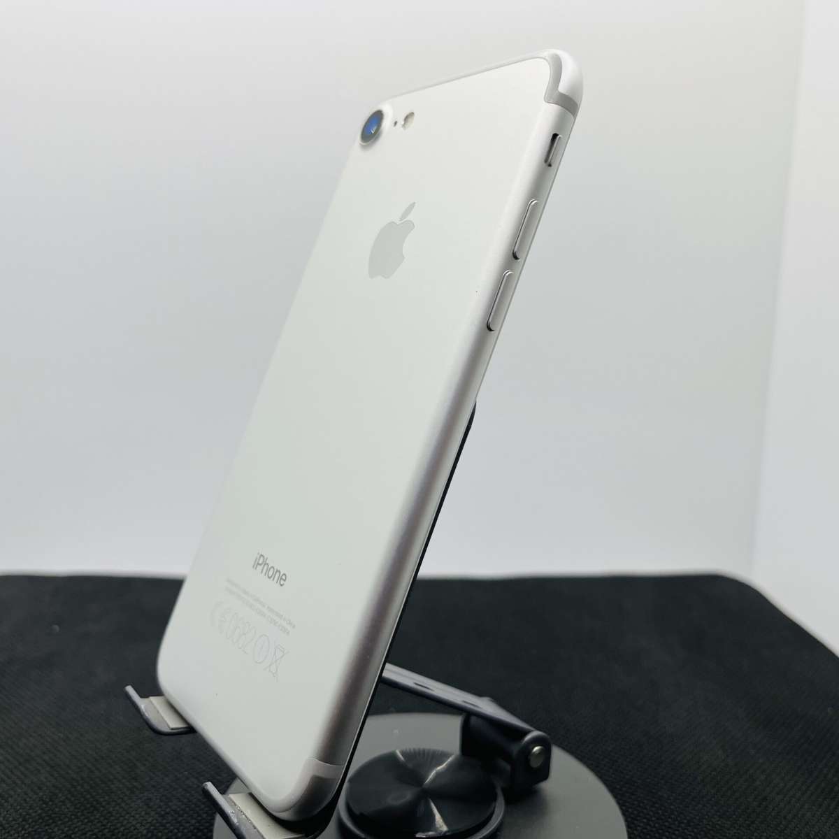 Apple iPhone 7 32GB Silver  (Grade B)