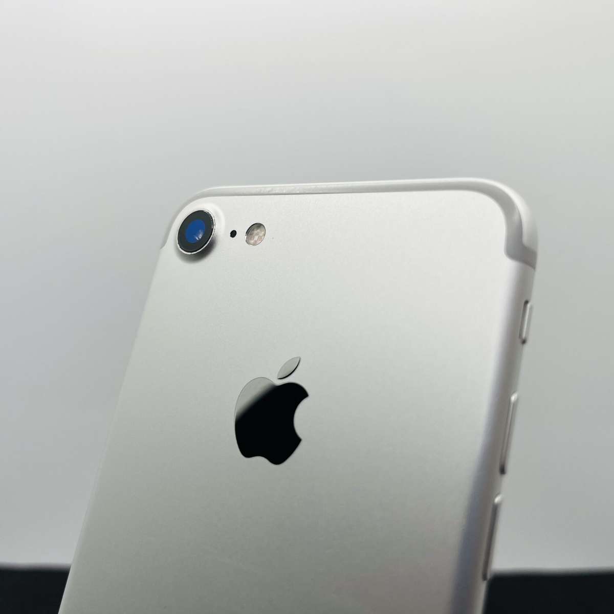 Apple iPhone 7 32GB Silver  (Grade B)