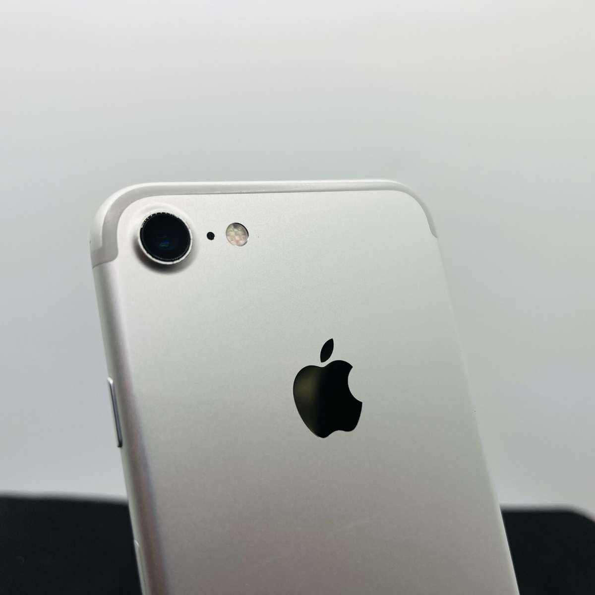 Apple iPhone 7 32GB Silver  (Grade B)