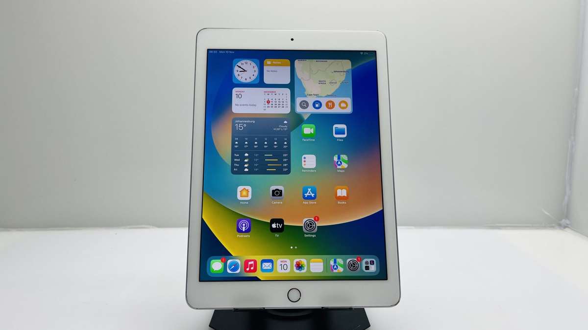 Apple iPad Pro 9.7 1st Gen (WiFi Only) 32GB Silver (Grade B) - No Touch ID