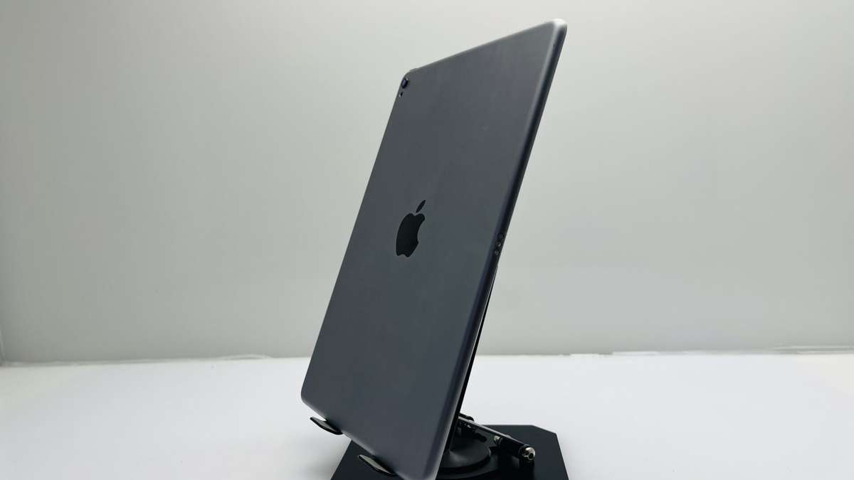 Apple iPad Pro 9.7 1st Gen (WiFi Only) 32GB Silver (Grade B) - No Touch ID