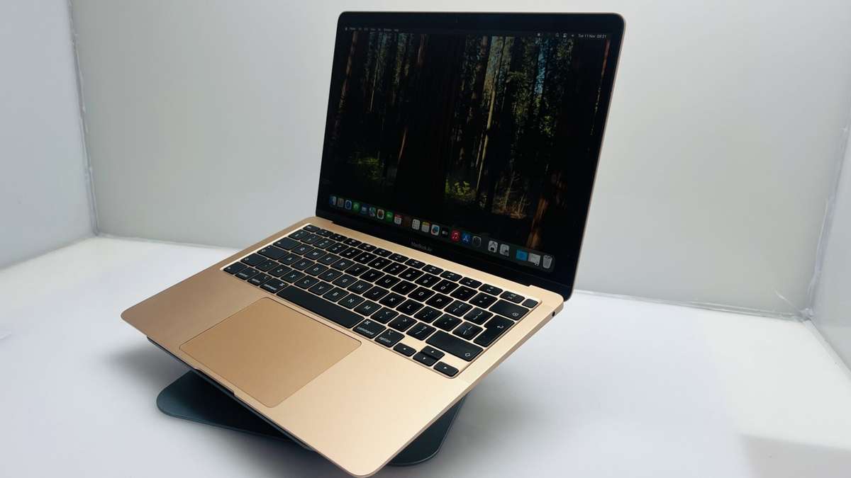 Apple MacBook Air 13-Inch Core i3 1.1 GHz (Retina, 2020) 8GB RAM 256GB SSD Rose Gold (Grade B)