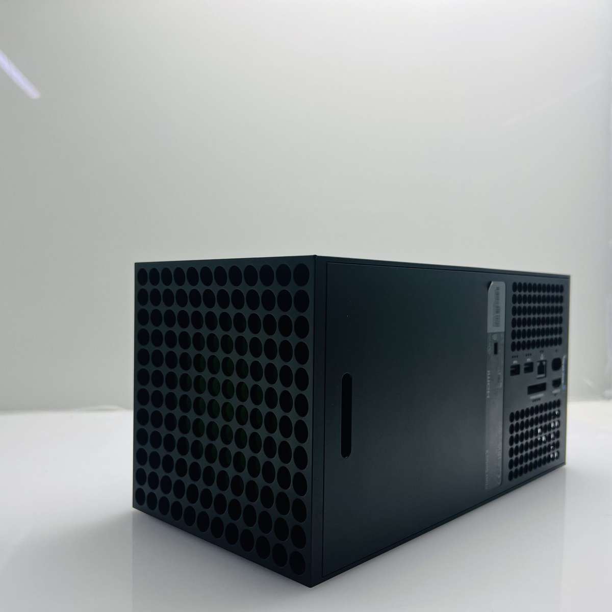 Microsoft Xbox Series X 1TB Black + 1 Controller + 1 Power Cable + 1 HDMI Cable (Grade B)